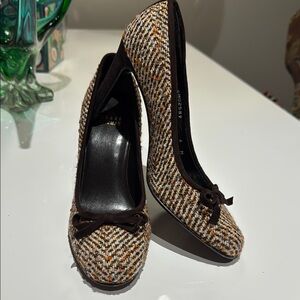 Stuart Weitzman Elegant Brown Tweed Bow Pumps